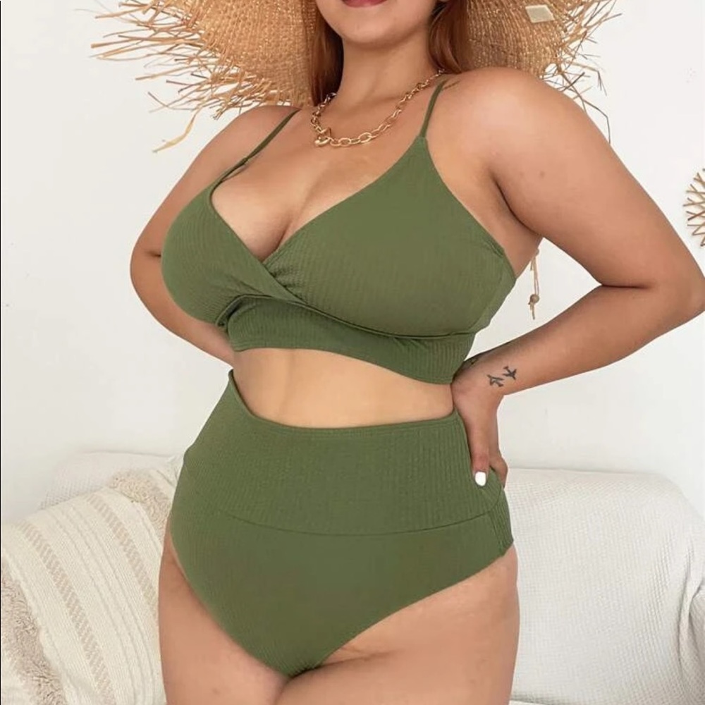 SHEIN Curve Plus Textured Knot Back Bikini